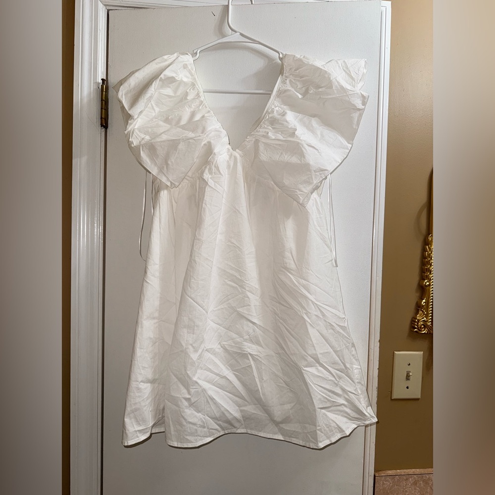 Elegant White Ruffle Mini Dress